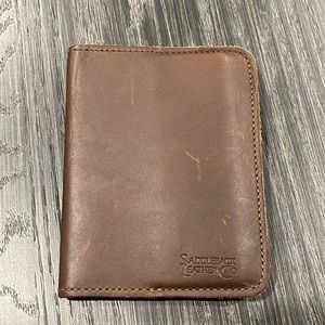 SADDLEBACK LEATHER CO BROWN PASSPORT WALLET BUILT IN TEXAS USA